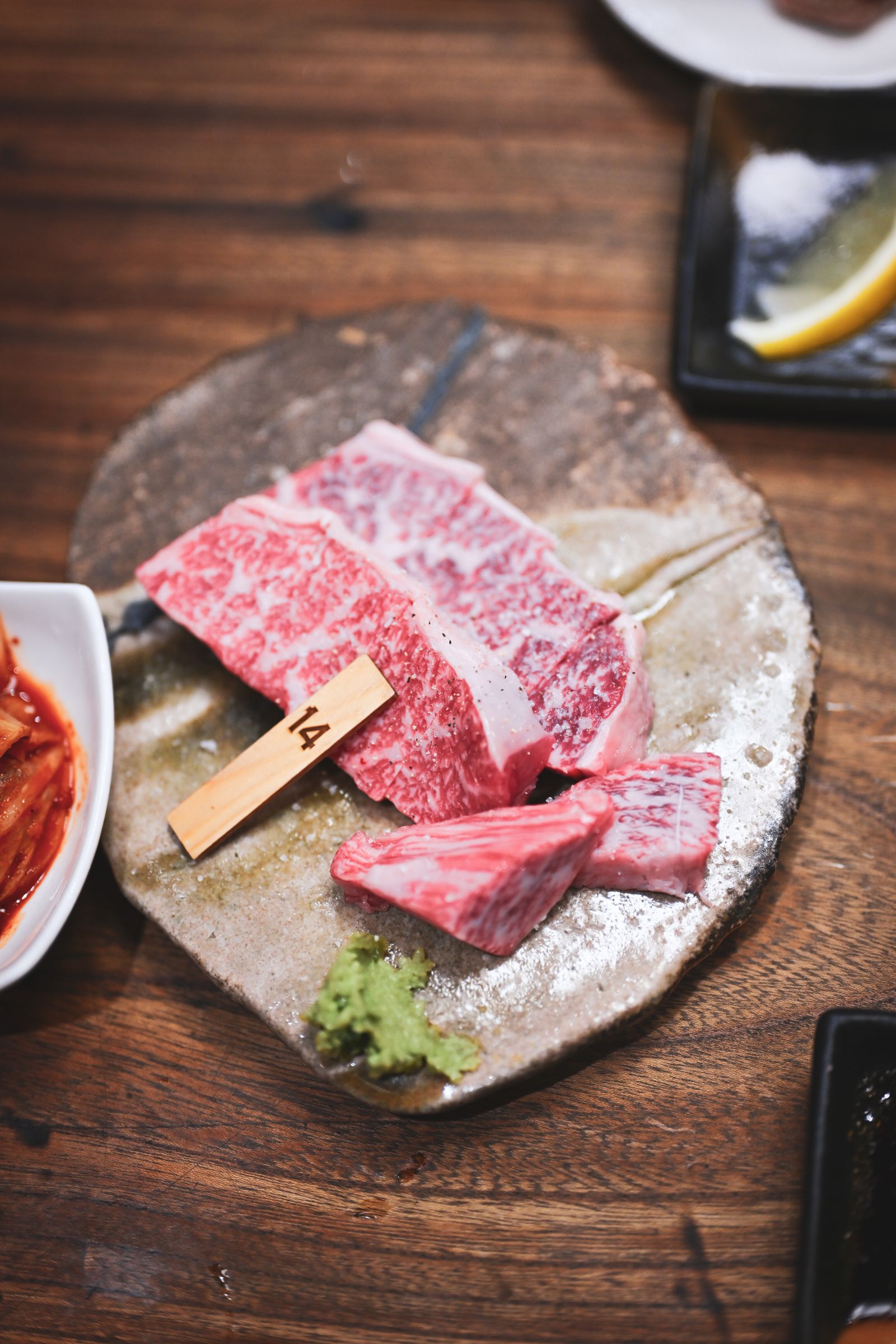 Tranches de wagyu japonais au persillé serré, origine Kagoshima